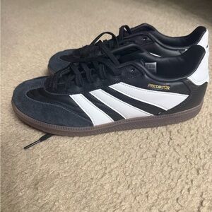 Adidas Men's Black, White, and Gray Sneakers predator size 7